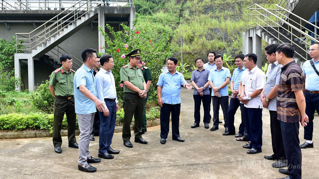 1. Đồng chí Bí thư Tỉnh ủy Hầu A Lềnh khảo sát thực tế Nhà máy xử lý nước thải tại tổ 1 Minh Khai, phường Hà Giang 2.