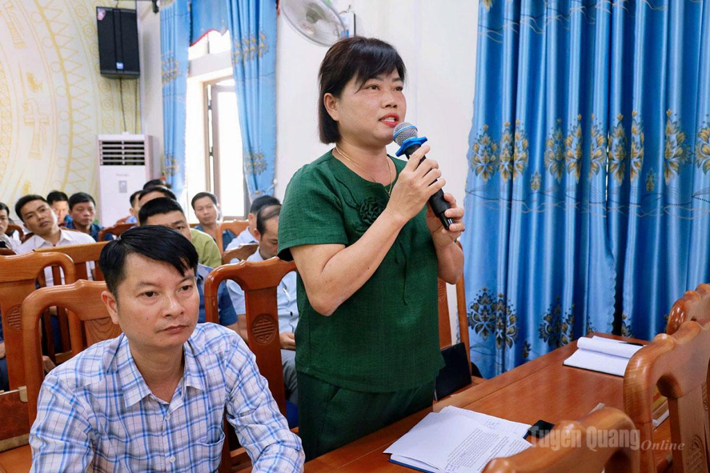 Cử tri Đinh Thị Dung, Hiệu trưởng Trường Mầm non Phú Nam ý kiến về chế độ chính sách ăn trưa cho trẻ, người cấp dưỡng trẻ.