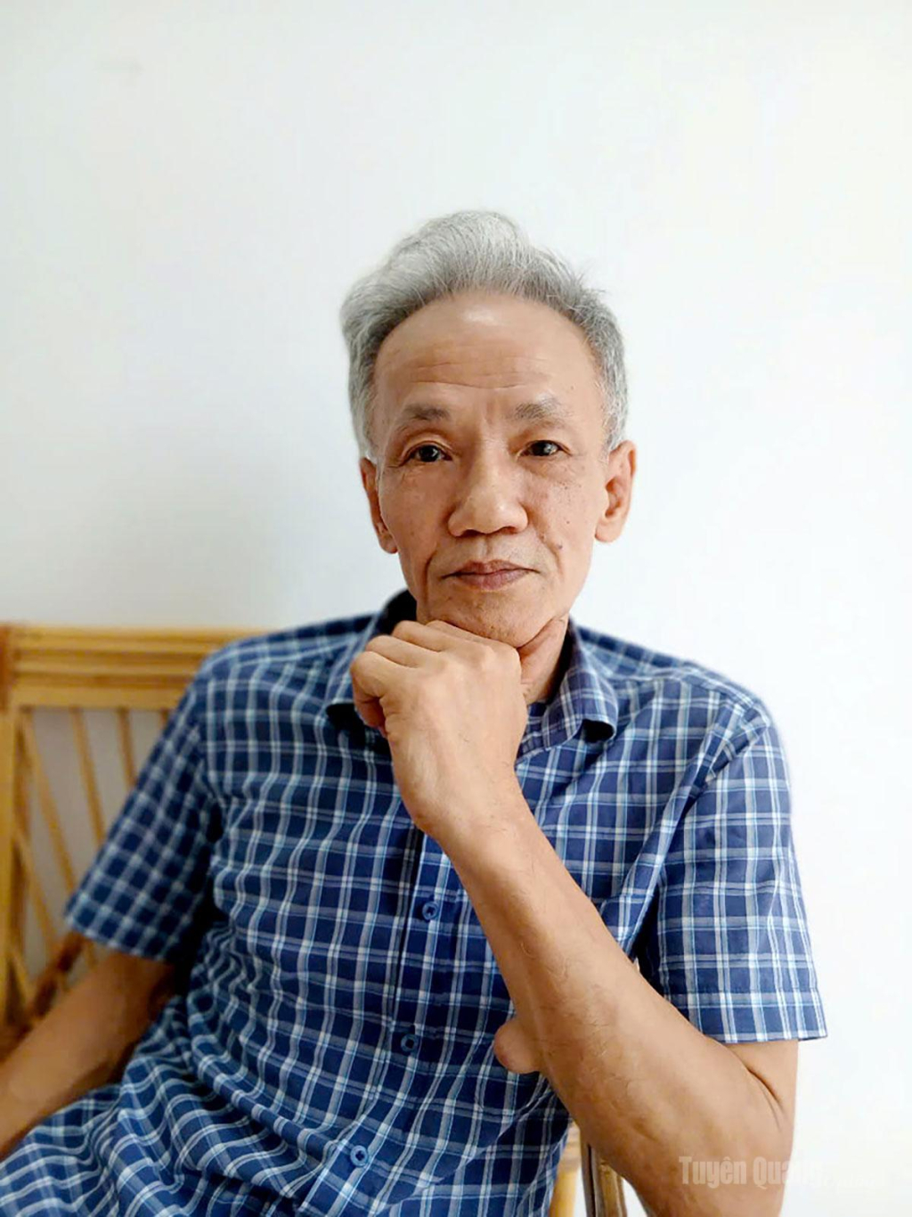 Dù đã nghỉ hưu nhưng nhà báo, nhà thơ Đỗ Minh Tuấn vẫn tích cực gửi bài cho các báo.