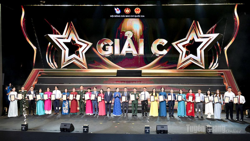 Báo và phát thanh, truyền hình Tuyên Quang nhận giải C tại lễ trao giải.