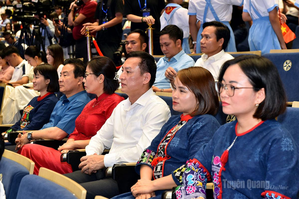 Các đại biểu Hội Nhà báo tỉnh Tuyên Quang tại lễ trao giải.