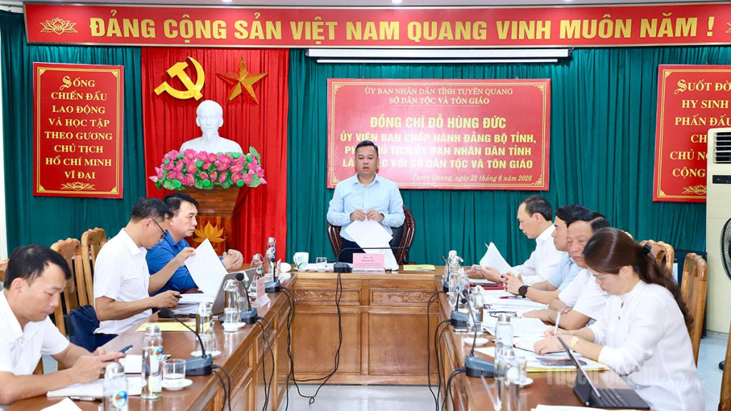 Phó Chủ tịch UBND tỉnh Đỗ Hùng Đức làm việc với lãnh đạo, cán bộ Sở Dân tộc và Tôn giáo.