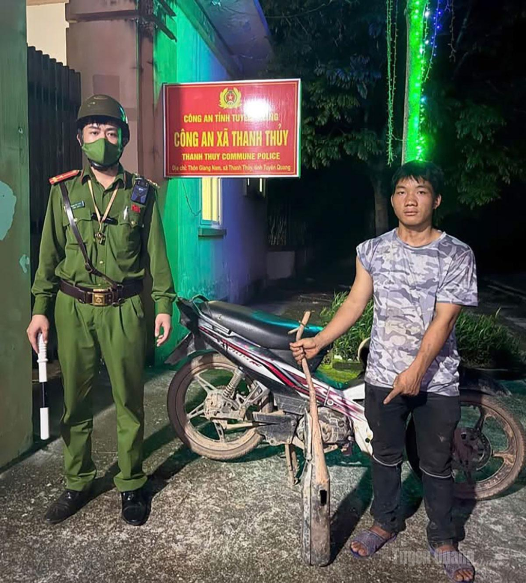 Công an xã  Thanh Thủy  xử lý  thiếu niên  tự ý  độ chế pô  xe máy.