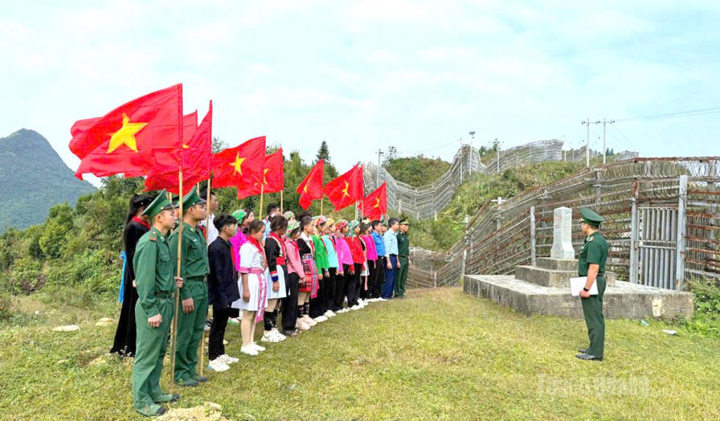 “Tiết học biên cương” do Chi đoàn Đồn Biên phòng Sơn Vĩ tổ chức thường niên.