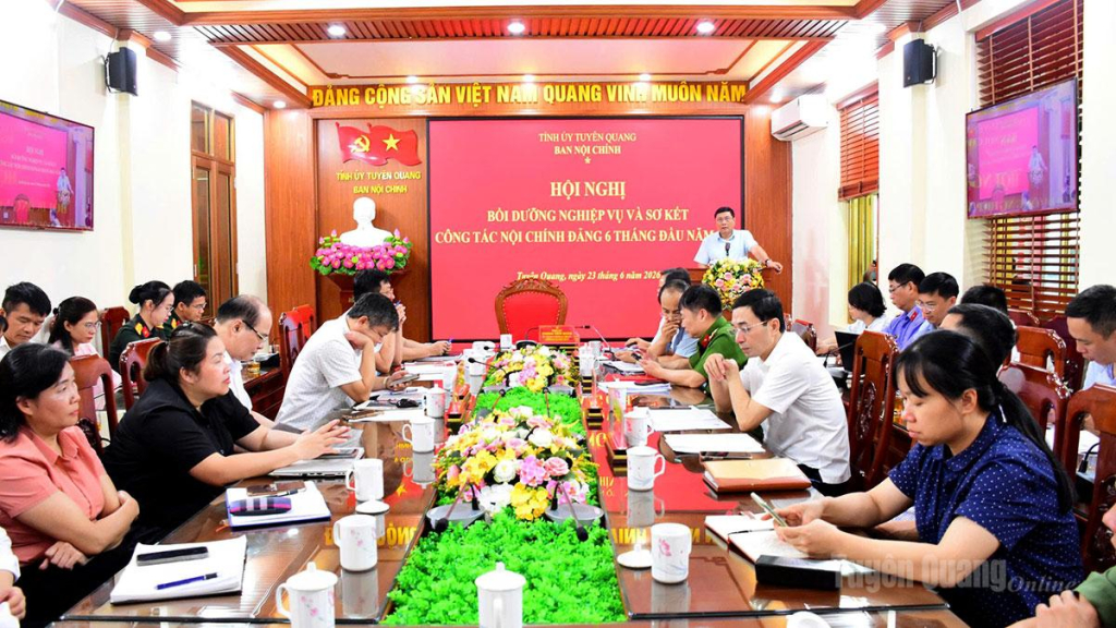 Quang cảnh hội nghị.