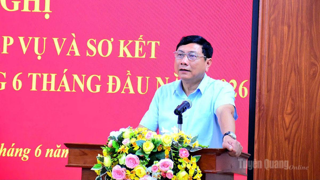 Đồng chí Phùng Tiến Quân, Ủy viên Ban Thường vụ Tỉnh ủy, Trưởng Ban Nội chính Tỉnh ủy phát biểu kết luận hội nghị.