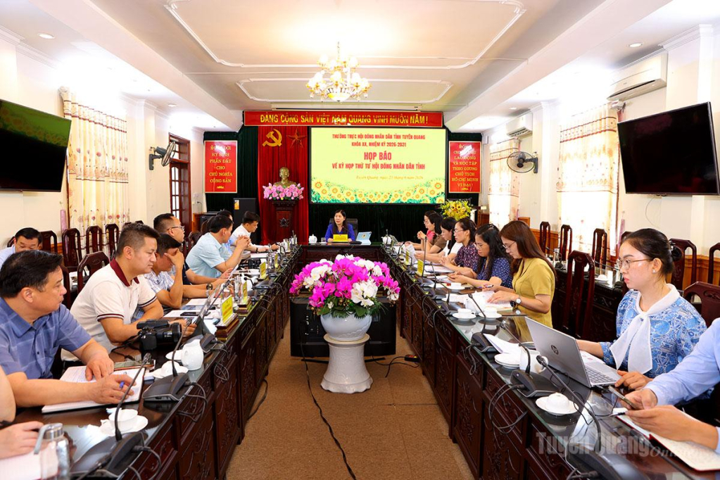 Toàn cảnh buổi họp.