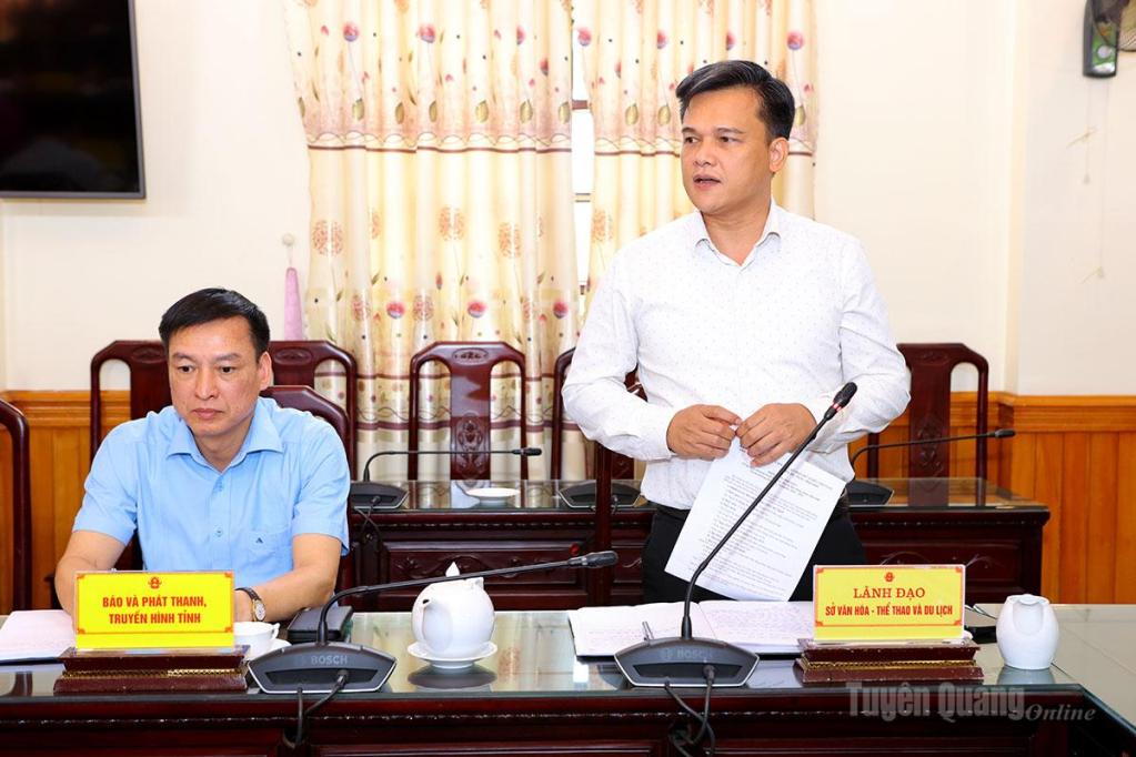 Lãnh đạo Sở Văn hoá, Thể thao và Du lịch phát biểu ý kiến.