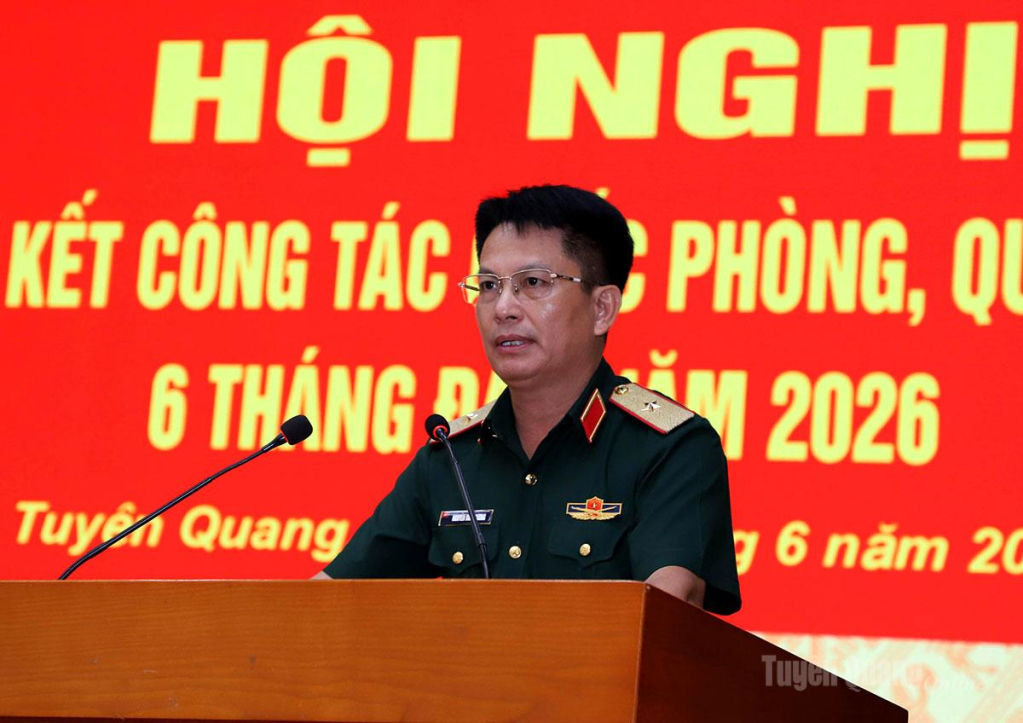 Thiếu tướng Nguyễn Đình Cương, Chỉ huy trưởng Bộ CHQS tỉnh phát biểu tại hội nghị.