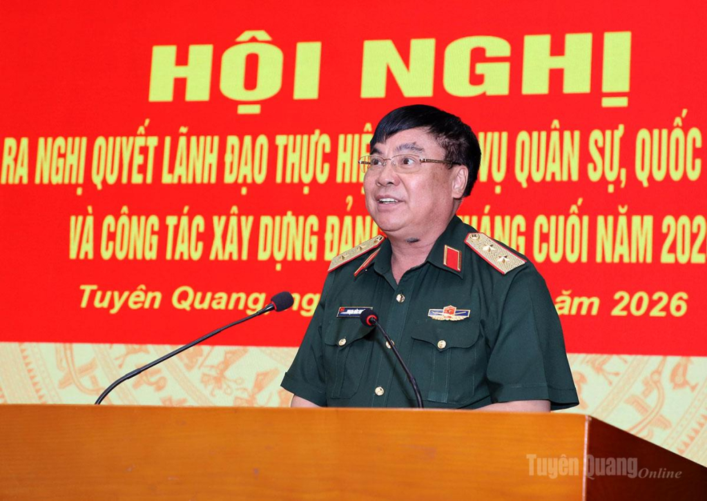 Trung tướng Phạm Đức Duyên, Bí thư Đảng ủy, Chính ủy Quân khu 2 phát biểu chỉ đạo hội nghị.