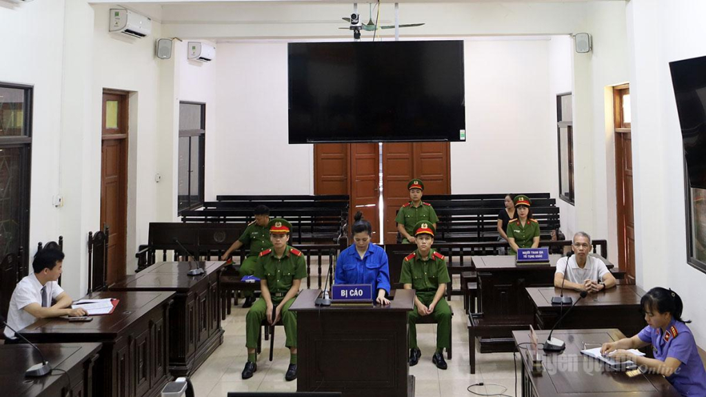 Bị cáo Bùi Thị Bích Vân tại phiên tòa.