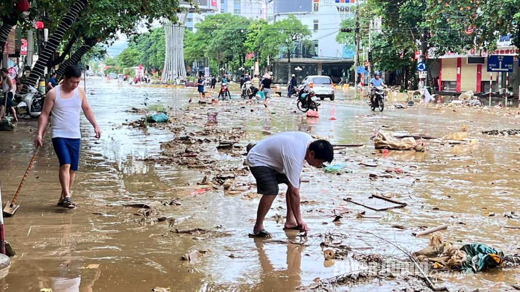 Thiên tai, lũ lụt làm tăng nguy cơ bùng phát dịch bệnh.