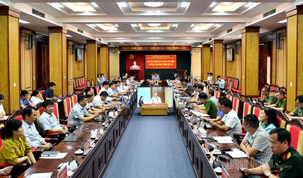 Toàn cảnh phiên họp tại điểm cầu Tuyên Quang.