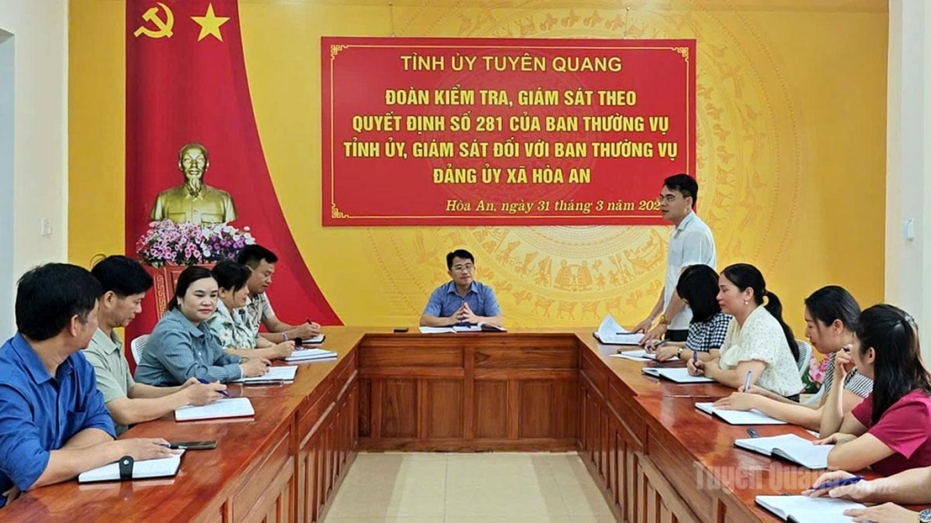 Tiếp tục đẩy mạnh phân cấp, ủy quyền triệt để cho cấp xã gắn với điều kiện bảo đảm thực hiện.