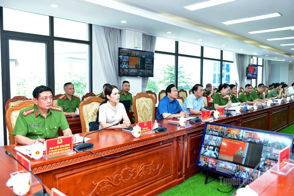 Đại biểu dự lễ phát động tại điểm cầu Công an tỉnh.