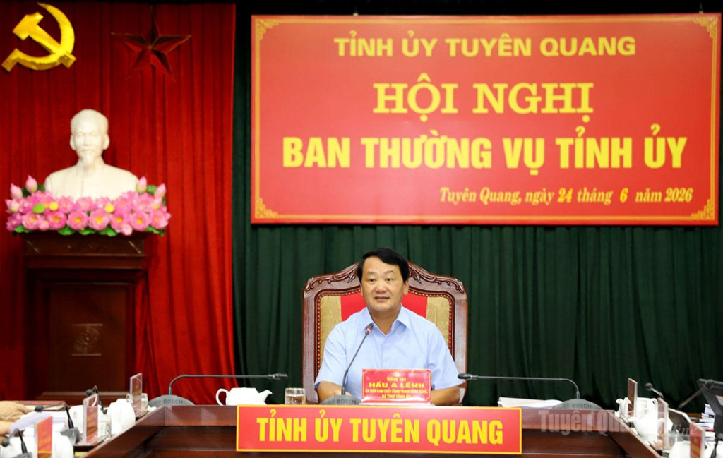 Bí thư Tỉnh ủy Hầu A Lềnh chủ trì hội nghị.