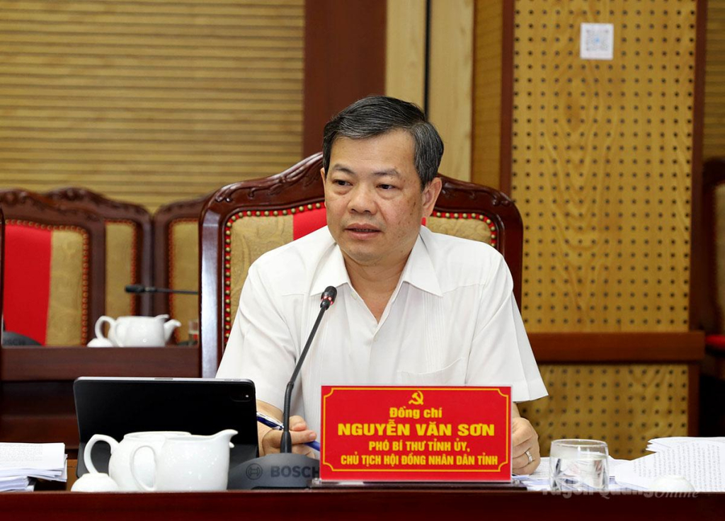 Phó Bí thư Tỉnh ủy, Chủ tịch HĐND tỉnh Nguyễn Văn Sơn phát biểu tại hội nghị.
