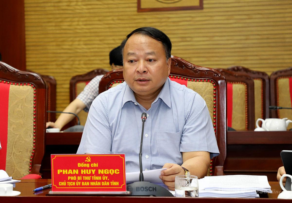Phó Bí thư Tỉnh ủy, Chủ tịch UBND tỉnh Phan Huy Ngọc phát biểu tại hội nghị.