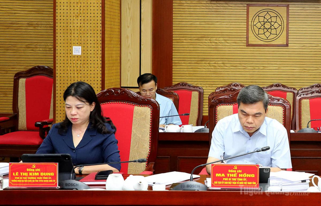Các đồng chí Thường trực Tỉnh ủy dự hội nghị.