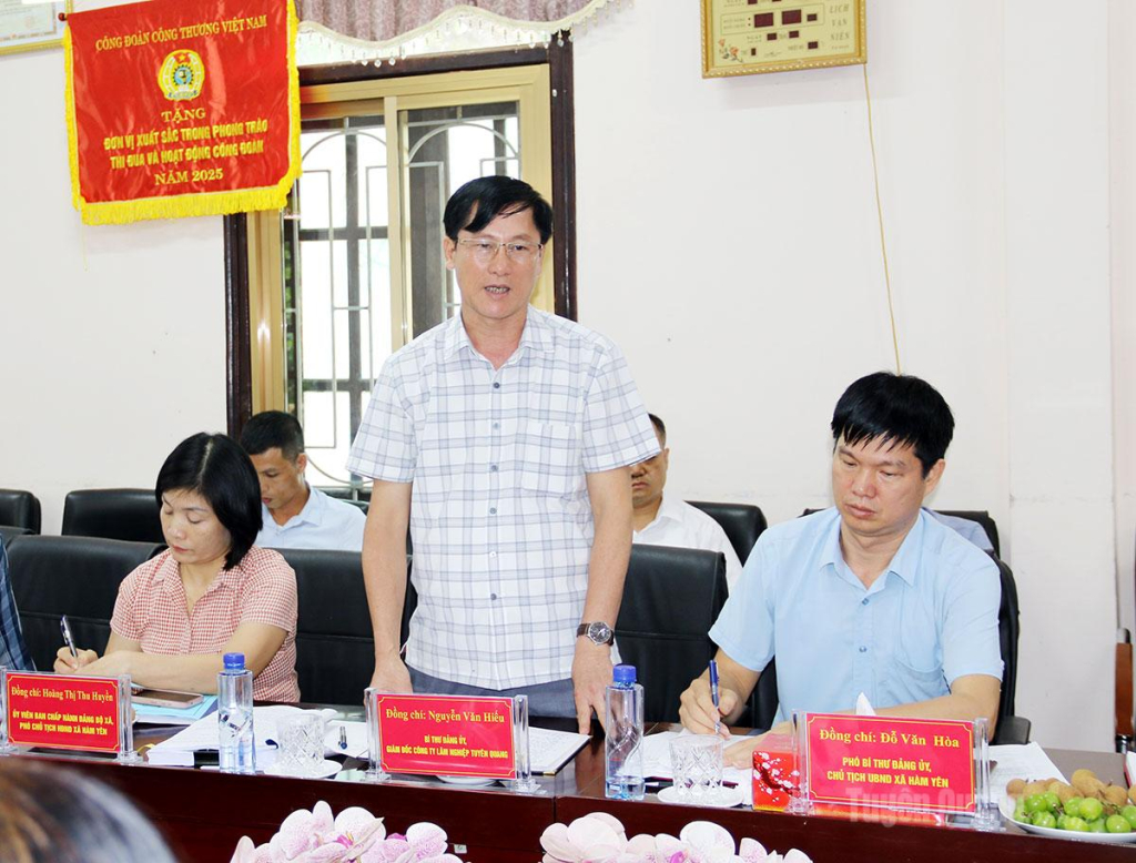 Lãnh đạo Công ty Lâm nghiệp Tuyên Quang báo cáo hiệu quả quản lý, sử dụng đất lâm nghiệp của Công ty.