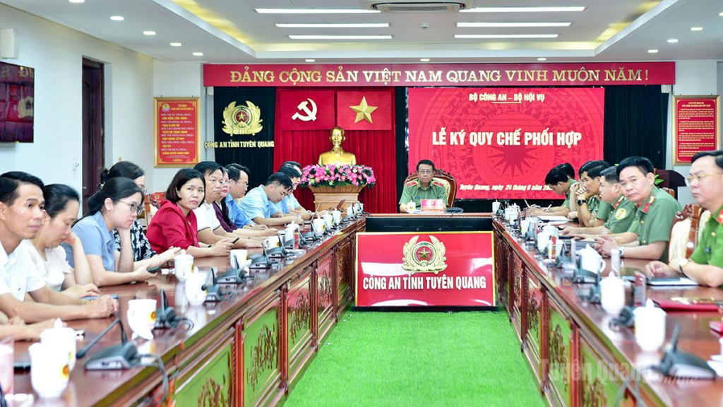 Các đại biểu dự lễ ký kết tại điểm cầu Công an tỉnh.