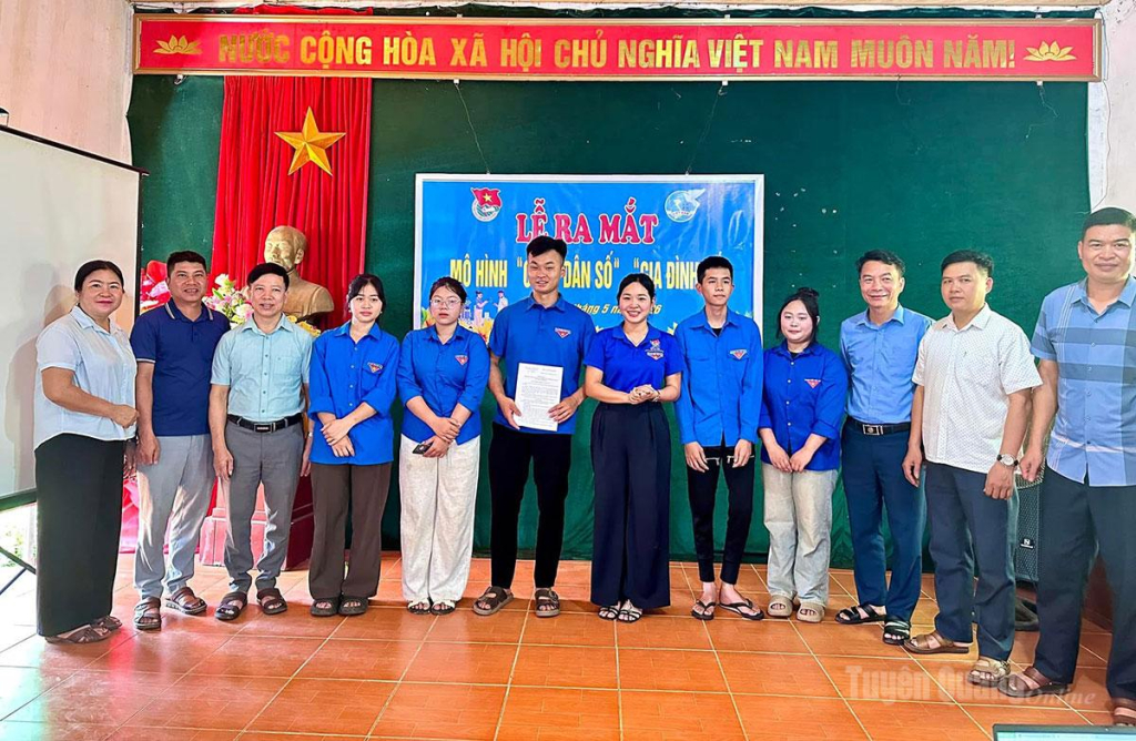 Đoàn thanh niên xã Hùng An ra mắt mô hình công dân số, gia đình số.