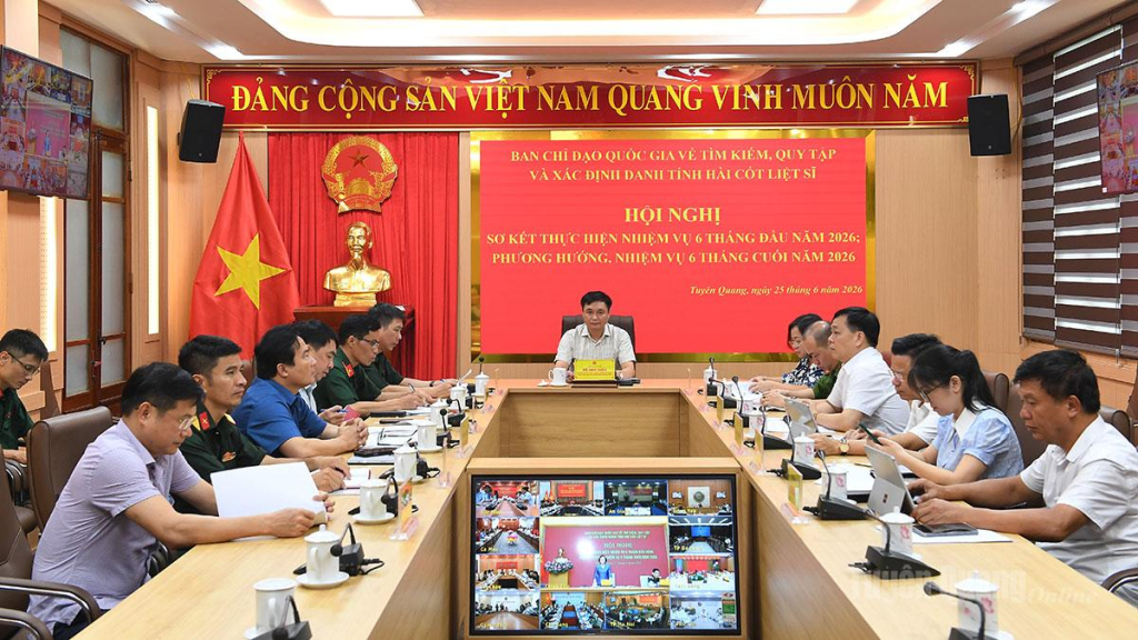Đồng chí Phó Chủ tịch UBND tỉnh Đỗ Anh Tuấn dự và chủ trì hội nghị tại điểm cầu tỉnh Tuyên Quang.