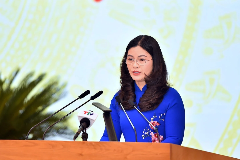 Đồng chí Vương Ngọc Hà, Phó Chủ tịch UBND tỉnh báo cáo tình hình thực hiện dự toán thu, chi ngân sách địa phương.