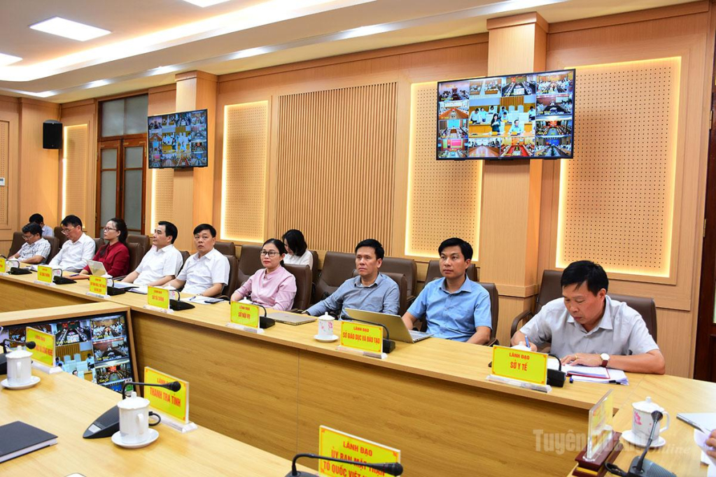 Các đại biểu dự tại hội nghị.