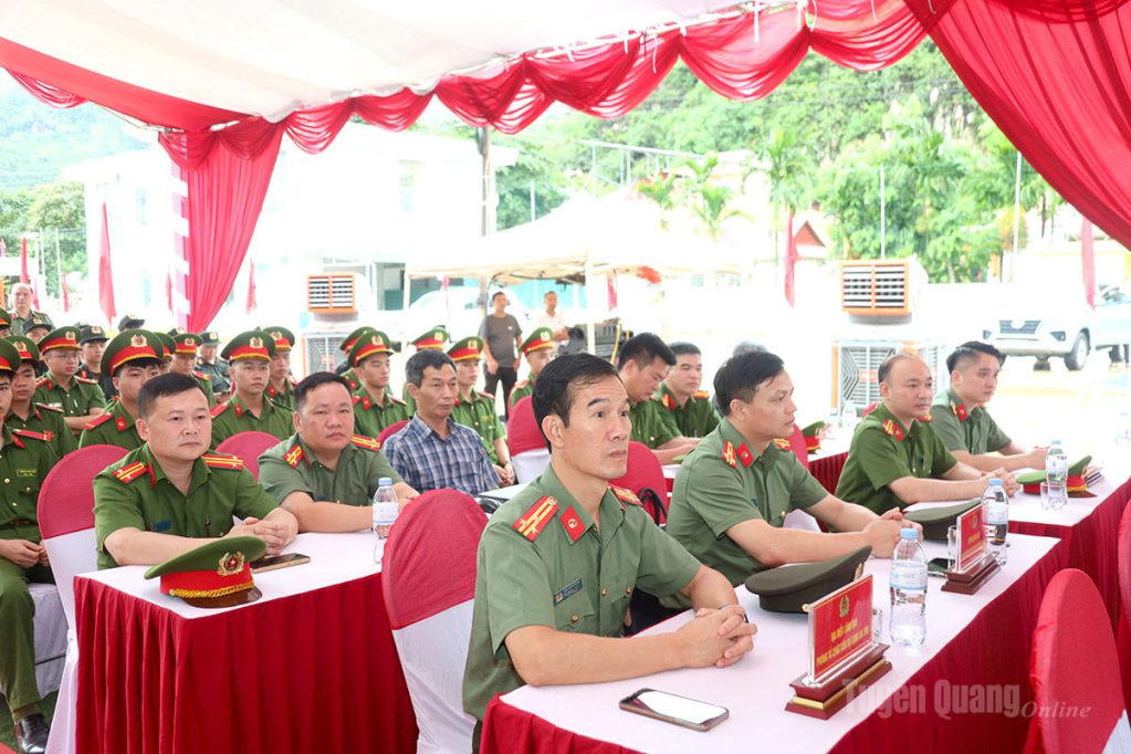 Các đại biểu dự lễ khởi công.