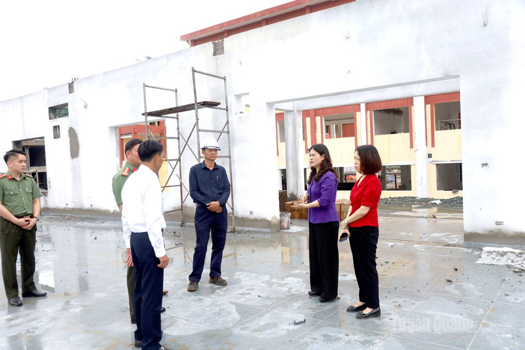 Phó Chủ tịch UBND tỉnh Vương Ngọc Hà yêu cầu đẩy nhanh tiến độ thi công dự án Trường Phổ thông Dân tộc nội trú liên cấp xã Thanh Thủy.