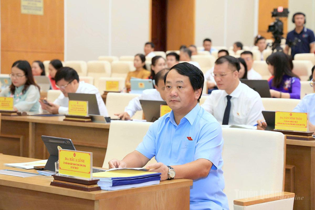 Đồng chí Bí thư Tỉnh ủy Hầu A Lềnh tại kỳ họp.