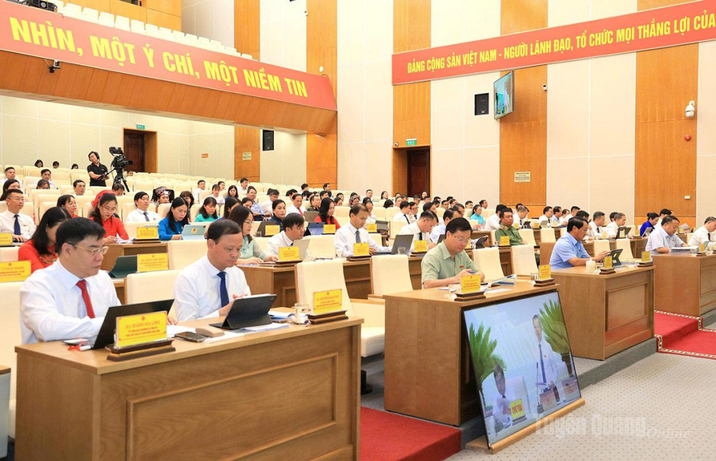 Các đại biểu dự kỳ họp.