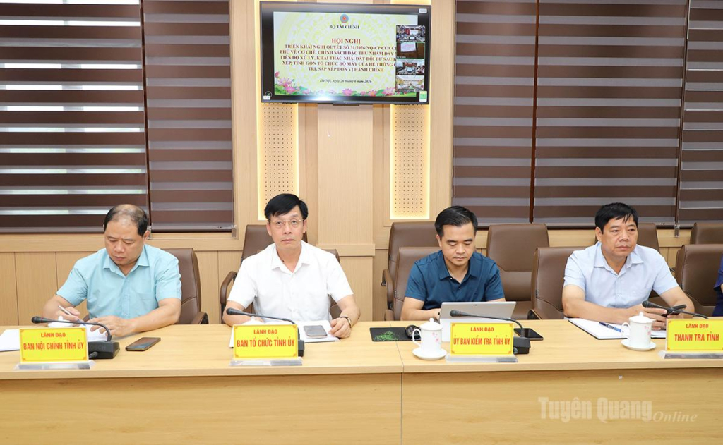 Lãnh đạo các Ban Xây dựng Đảng Tỉnh ủy dự hội nghị.