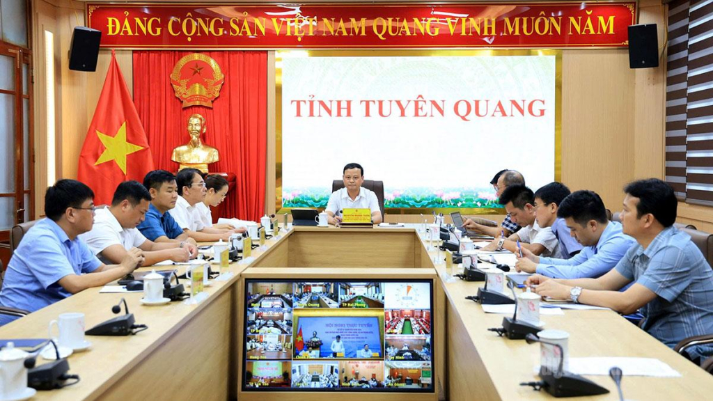 Đồng chí Nguyễn Mạnh Tuấn, Uỷ viên Ban Thường vụ Tỉnh ủy, Phó Chủ tịch UBND tỉnh chủ trì tại điểm cầu Tuyên Quang.