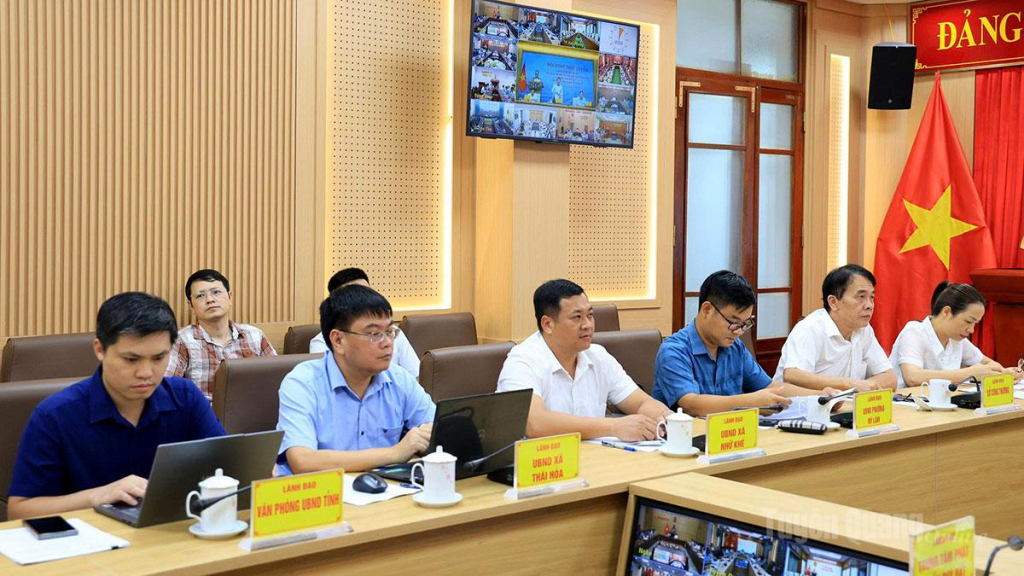 Các đại biểu dự tại điểm cầu Tuyên Quang.