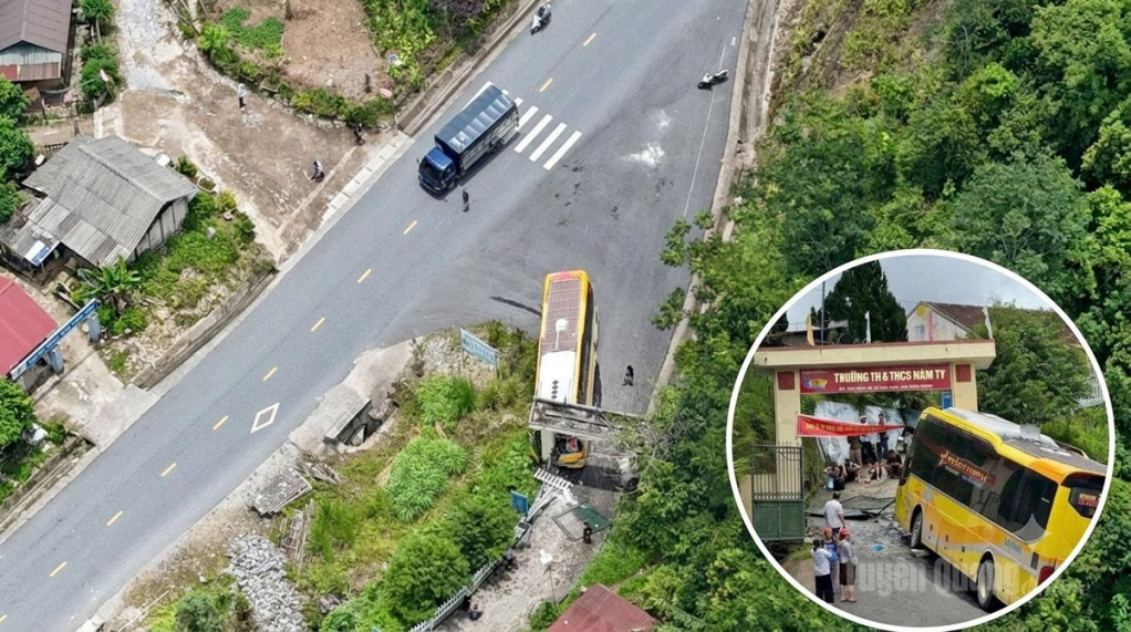 Xe khách mất phanh, lao vào cổng trường học ở Nậm Dịch.