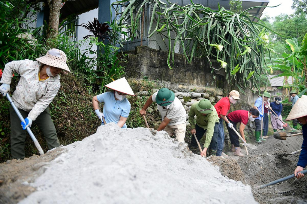 Lãnh đạo, cán bộ, đảng viên Đảng ủy các cơ quan Đảng tỉnh tham gia 3 cùng tại xã Yên Lập.