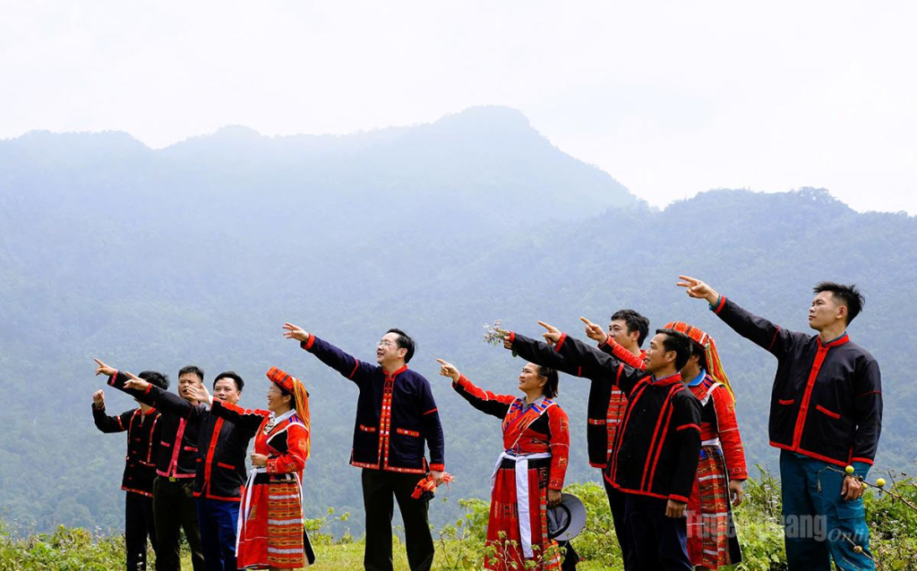 Khu rừng phòng hộ đầu nguồn hơn 1.400 ha bao bọc thôn My Bắc, giữ nguồn nước và bảo vệ cuộc sống của đồng bào Pà Thẻn.