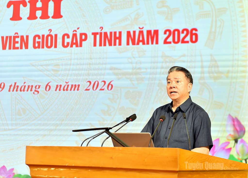 Đồng chí Trần Mạnh Lợi, Trưởng Ban Tuyên giáo và Dân vận Tỉnh ủy phát biểu chỉ đạo hội thị.