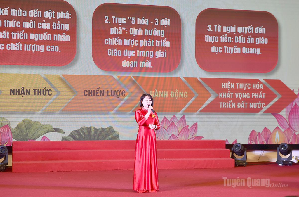 Thí sinh số báo danh 01 thực hiện phần thi thuyết trình.