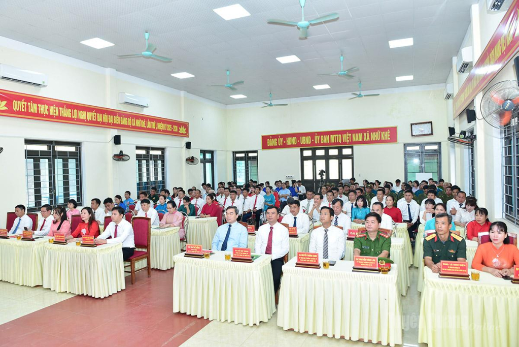 Phó Bí thư Tỉnh ủy, Chủ tịch Ủy ban MTTQ Việt Nam tỉnh Ma Thế Hồng dự, chỉ đạo công bố sắp xếp, tổ chức lại thôn tại phường xã Nhữ Khê.
