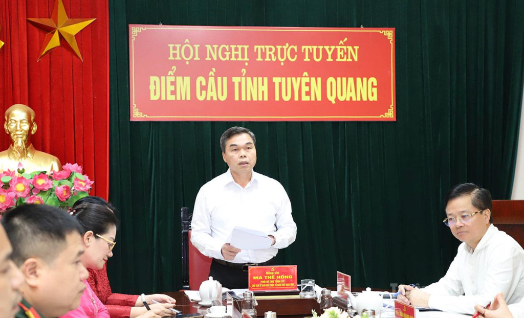 Phó Bí thư Tỉnh ủy, Chủ tịch Ủy ban MTTQ tỉnh Ma Thế Hồng phát biểu tham luận hội nghị tại điểm cầu tỉnh Tuyên Quang.