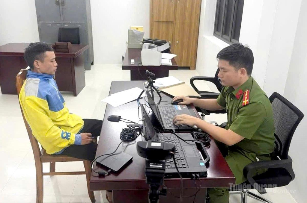 Một trong những đối tượng của đường dây lừa đảo vừa bị Công an tỉnh triệt phá.