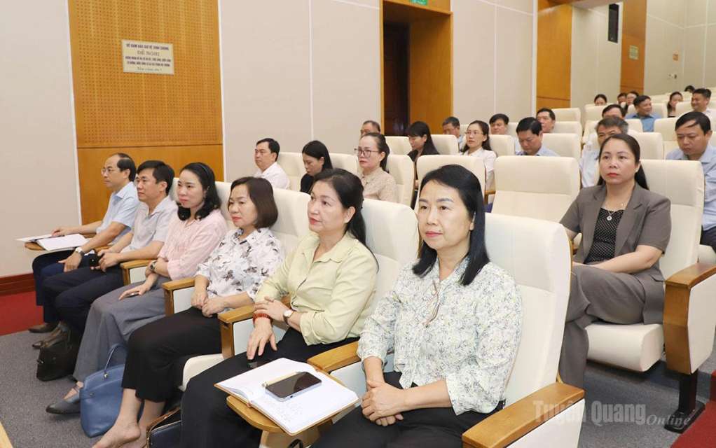Các đại biểu dự hội nghị.
