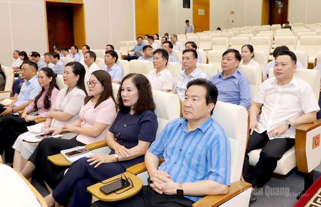 Các đại biểu dự hội nghị.