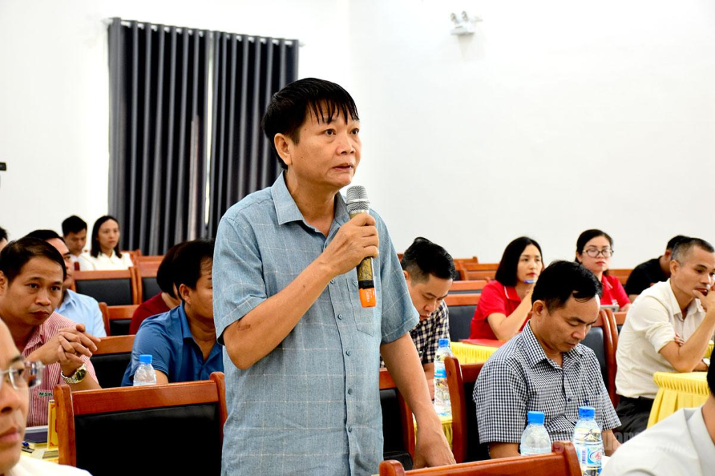 Đại biểu tham gia ý kiến tại hội nghị.