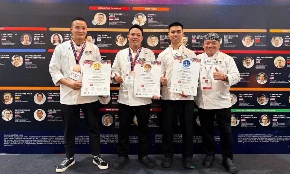 Đội tuyển đầu bếp H&agrave; Nội gi&agrave;nh 2 Huy chương đồng tại cuộc thi ẩm thực quốc tế