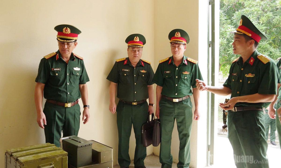 Bộ CHQS tỉnh kiểm tra c&ocirc;ng t&aacute;c sẵn s&agrave;ng chiến đấu tại Trung đo&agrave;n 877
