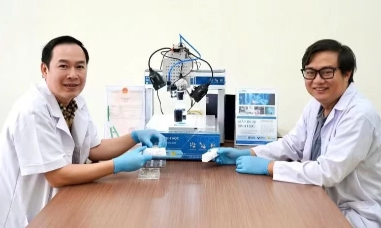 Ph&oacute; Gi&aacute;o sư, Tiến sĩ Nguyễn Ngọc Đỉnh: &ldquo;In 3D sinh học mở ra hy vọng về một kỷ nguy&ecirc;n y học t&aacute;i tạo&rdquo;